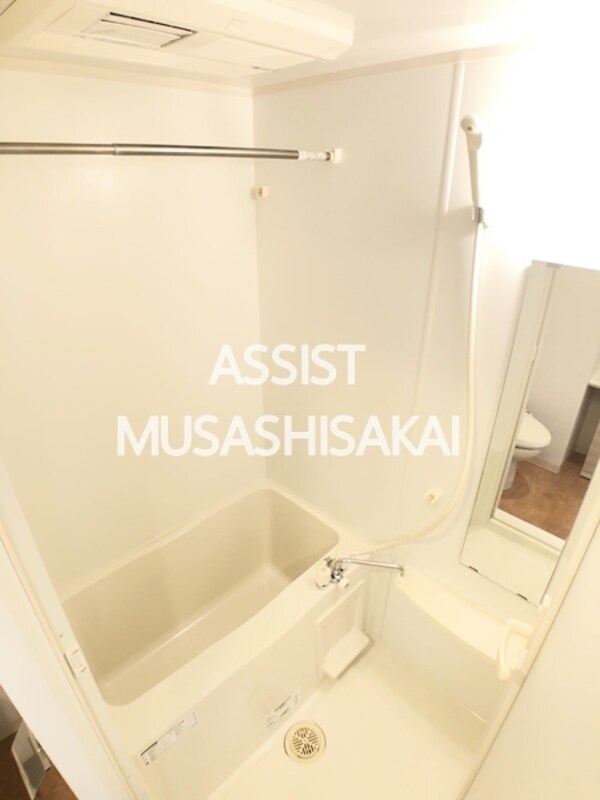 浴室(写真：設備同仕様の別物件です)