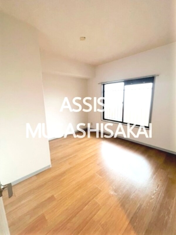 寝室(同仕様：別号室参考写真)