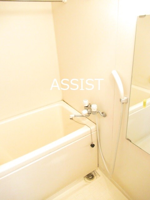 物件内観写真6　(写真：設備同仕様の別号室です)