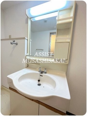 物件内観写真10　(写真：設備同仕様の別号室です)