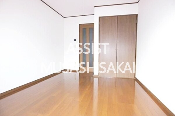 物件内観写真7　(写真：設備同仕様の別号室です)