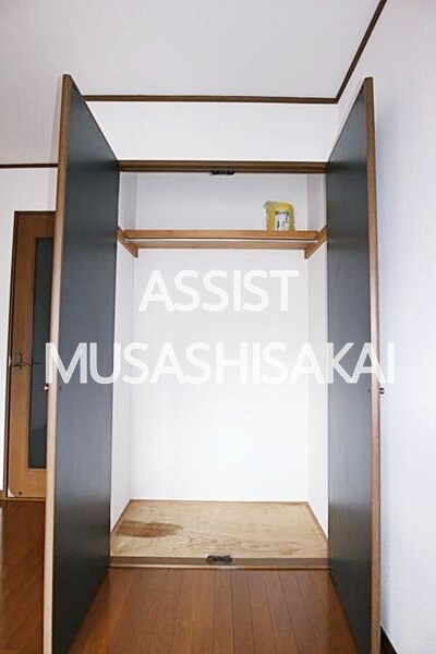 物件内観写真10　(写真：設備同仕様の別号室です)