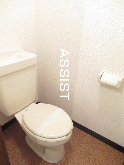 物件内観写真7　(写真：設備同仕様の別号室です)