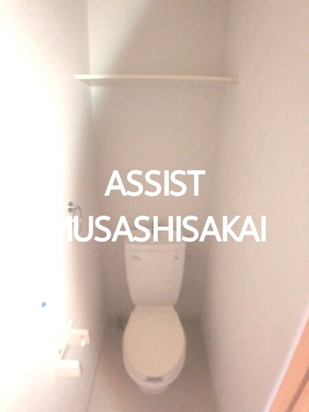 物件内観写真9　(写真：設備同仕様の別号室です)