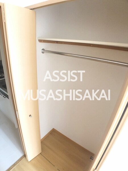 物件内観写真10　(写真：設備同仕様の別号室です)