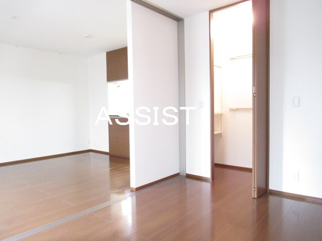 物件内観写真12　(写真：設備同仕様の別号室です)