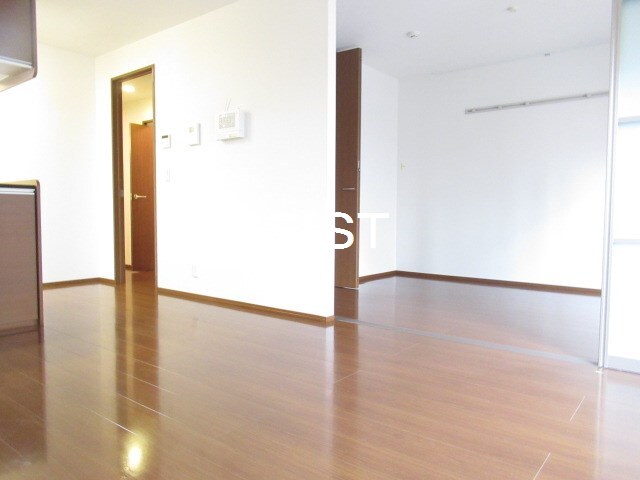 物件内観写真20　(写真：設備同仕様の別号室です)