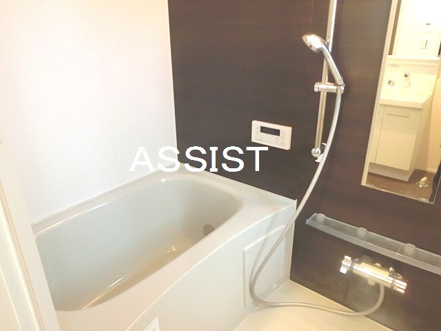 物件内観写真7　(写真：設備同仕様の別号室です)