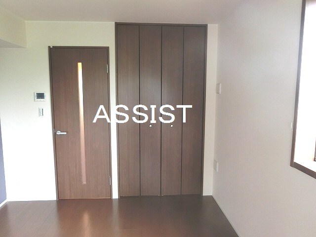 物件内観写真12　(写真：設備同仕様の別号室です)