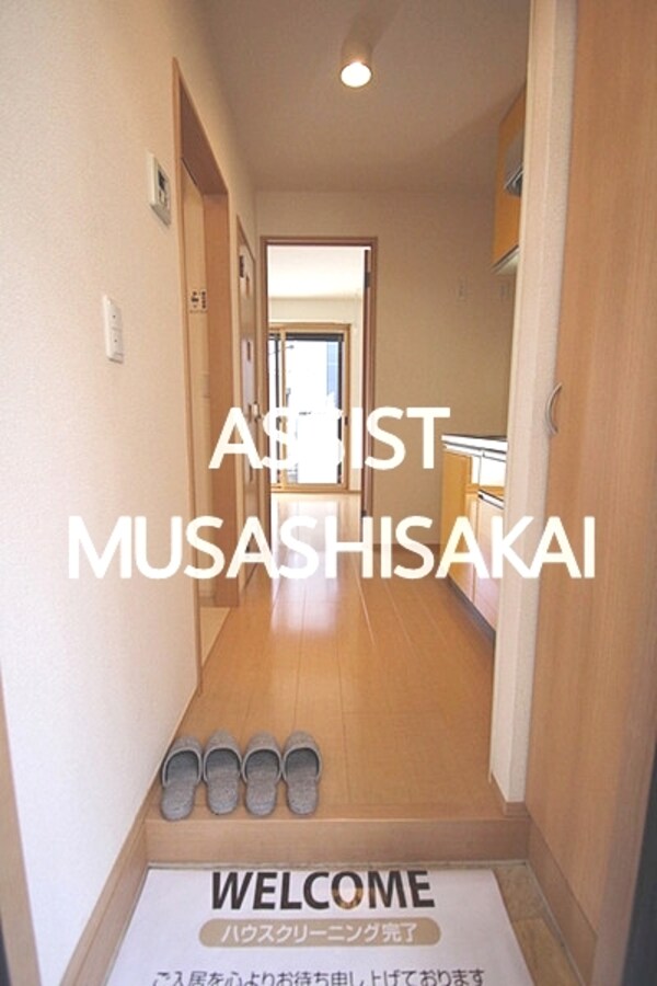 玄関(写真：設備同仕様の別号室です)