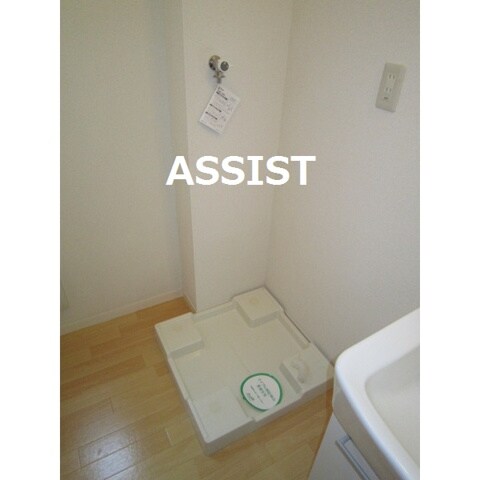 物件内観写真8　(写真：設備同仕様の別号室です)