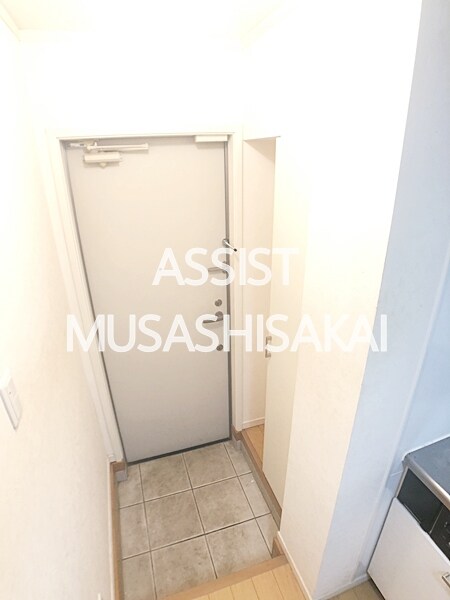 物件内観写真12　(写真：設備同仕様の別号室です)