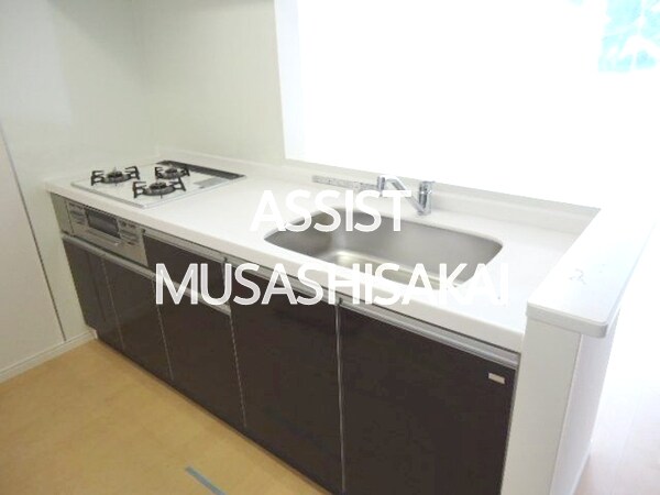 物件内観写真4　(写真：設備同仕様の別号室です)