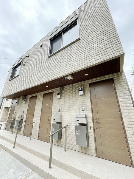 Ｙ’ｓ　Ｃｏｕｒｔ　Ｗｅｓｔ外観写真