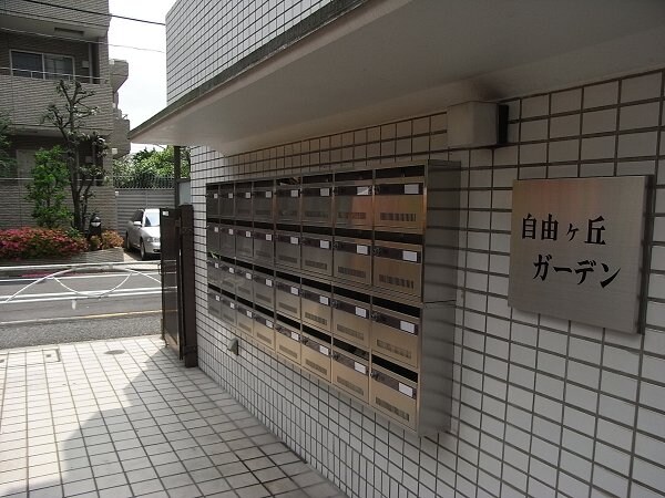 物件内観写真13　(エントランス)