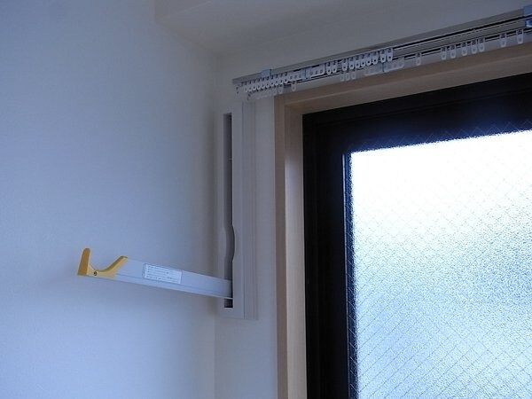 物件内観写真10　(室内物干)