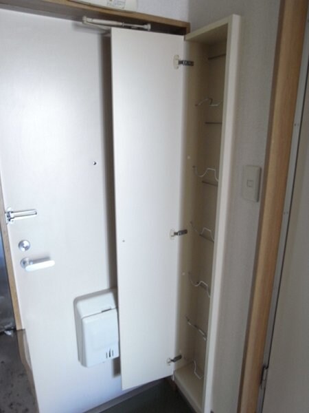 物件内観写真2　(下駄箱)