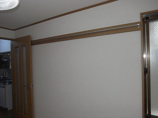 物件内観写真11　(ピクチャーレール的な・・・)