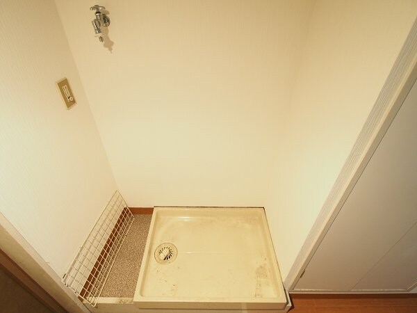 物件内観写真2　(室内洗濯機置場)