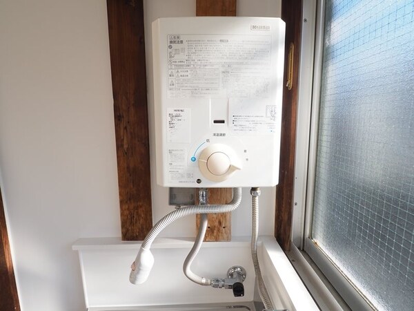 その他設備(小型湯沸かし器)