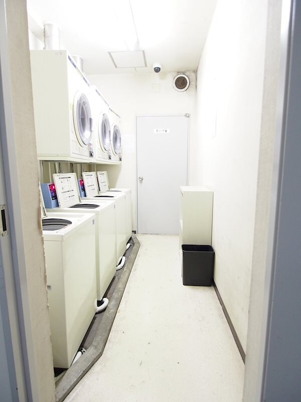 物件内観写真22　(敷地内コインランドリー)