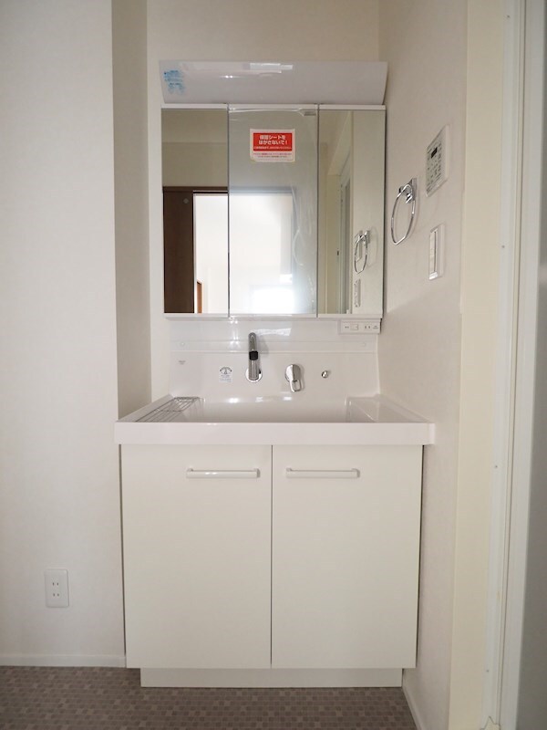 物件内観写真12　(洗面台)