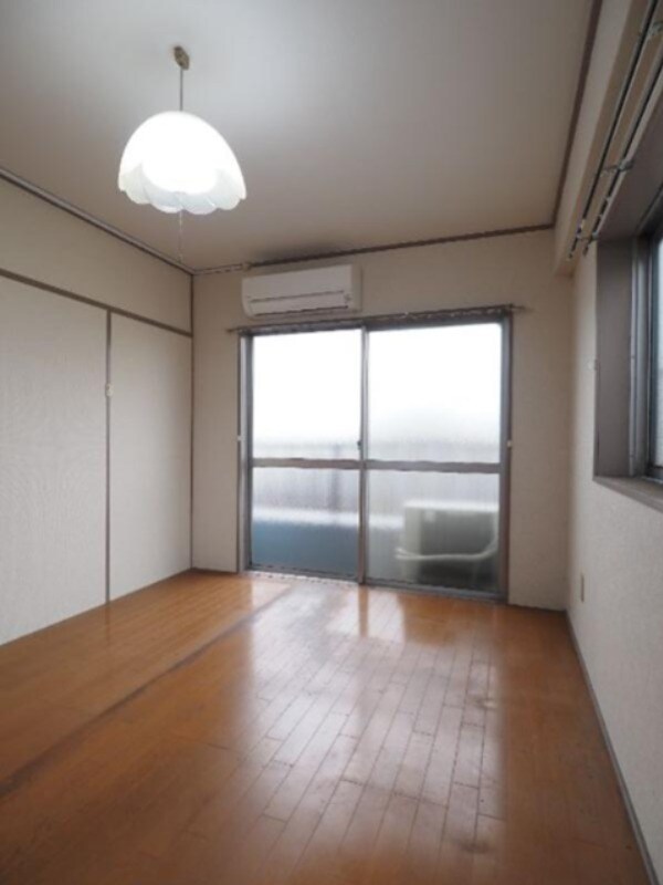 物件内観写真17　(リフォーム前の写真です)