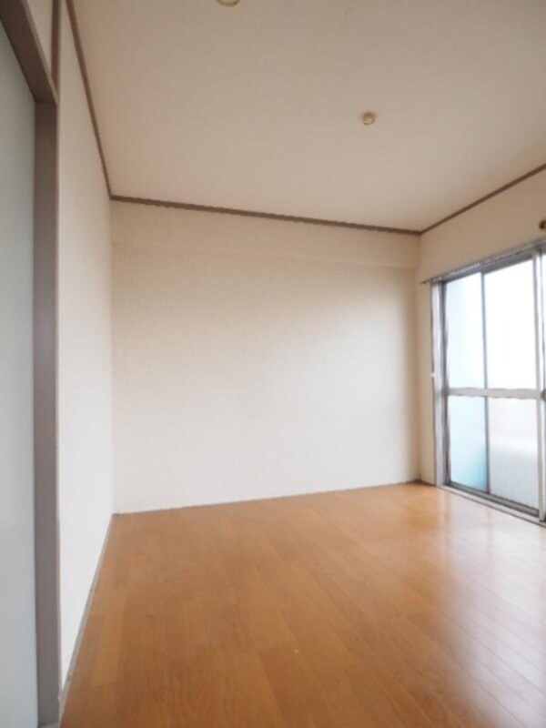 ベッドルーム(リフォーム前の写真です)