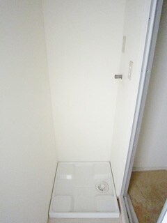 物件内観写真8　(洗濯機置場)