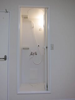 物件内観写真5　(シャワー室)
