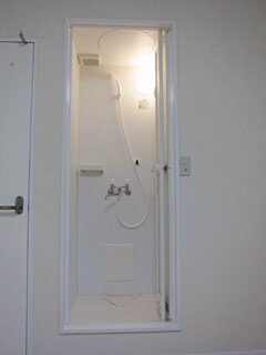物件内観写真8　(シャワー室)