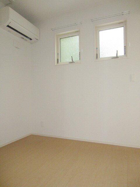 物件内観写真6　(洋室にもエアコン付です！)
