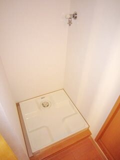 物件内観写真11　(洗濯機置場)