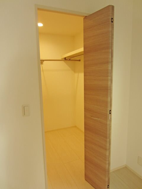 物件内観写真12　(ウォークインクローゼット)