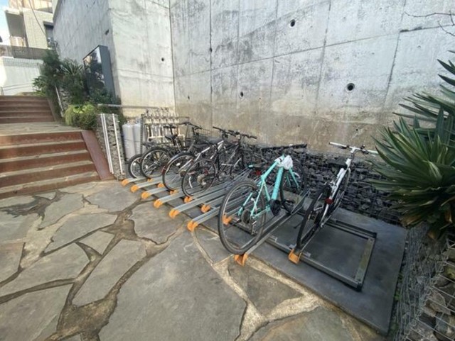 hike skip floor terrace house