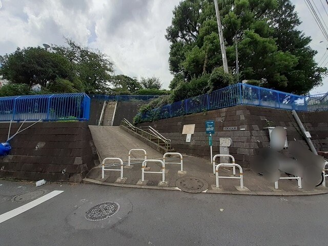 物件外観写真4　(大倉山公園まで200m)