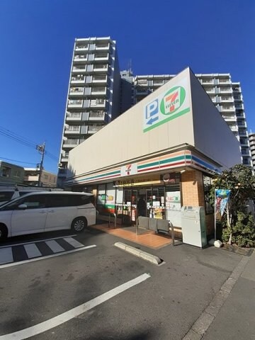 物件外観写真7　(セブンイレブンまで319m)