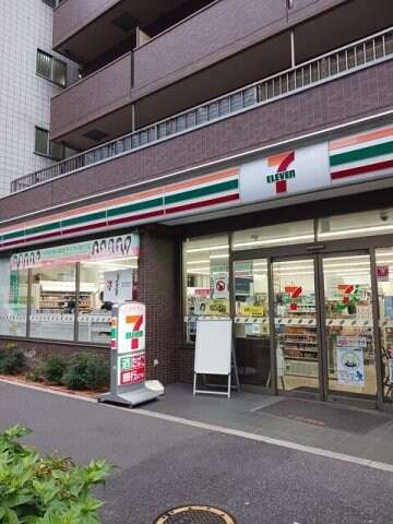 物件外観写真4　(セブンイレブンまで156m)