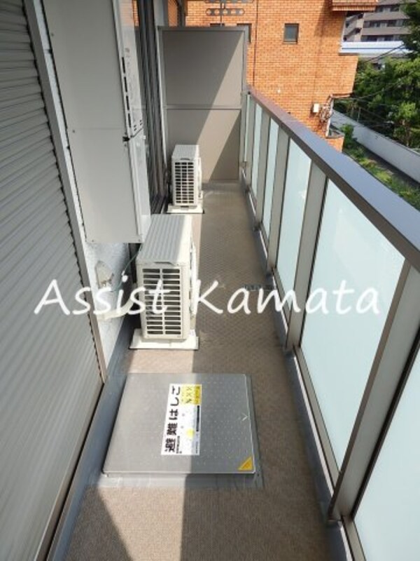 バルコニー(写真は同タイプの別号室です)