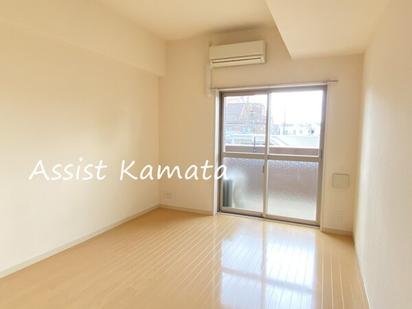 居室(写真は同タイプの別号室です)