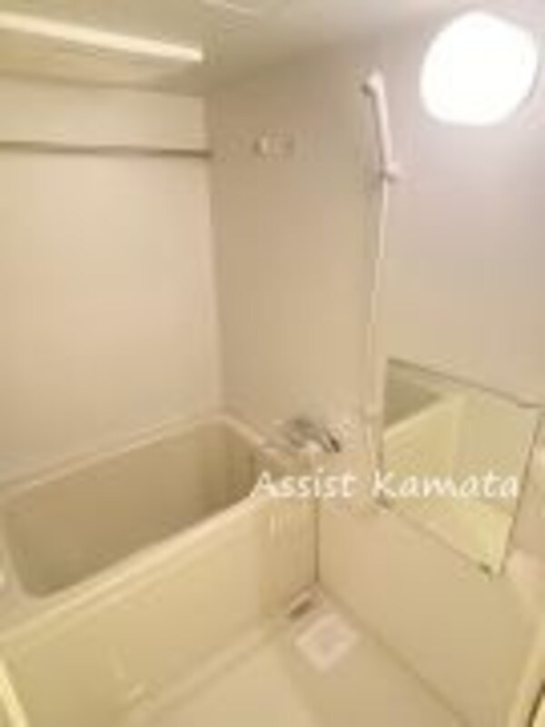 浴室(写真は同タイプの別号室です)