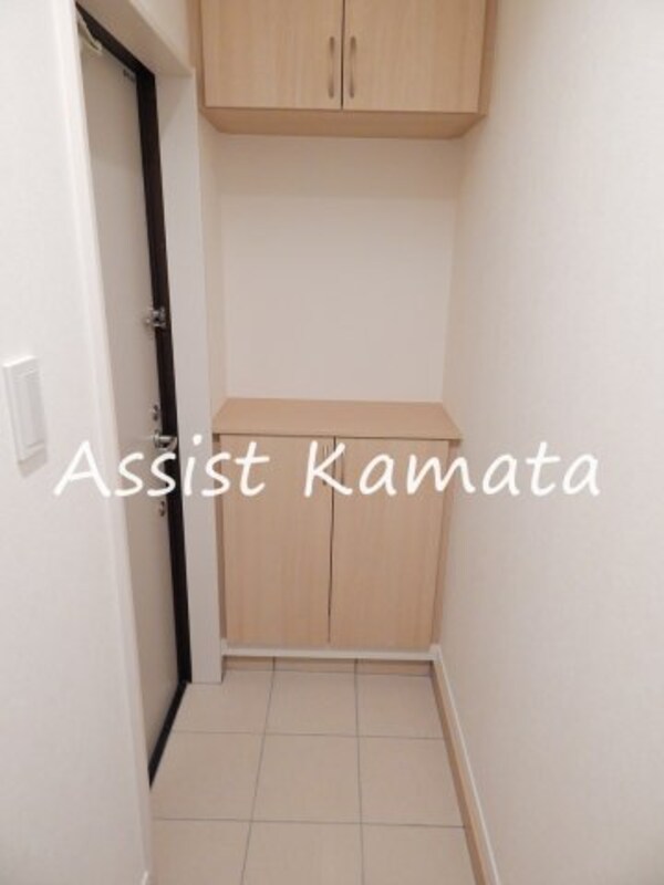 玄関(写真は同タイプの別号室です)