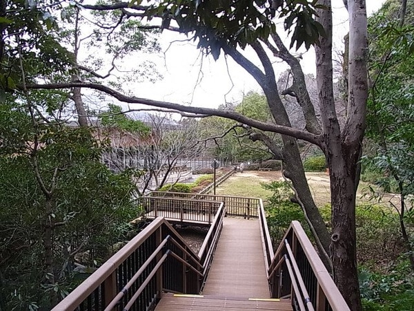 周辺環境(せせらぎ公園 14m)