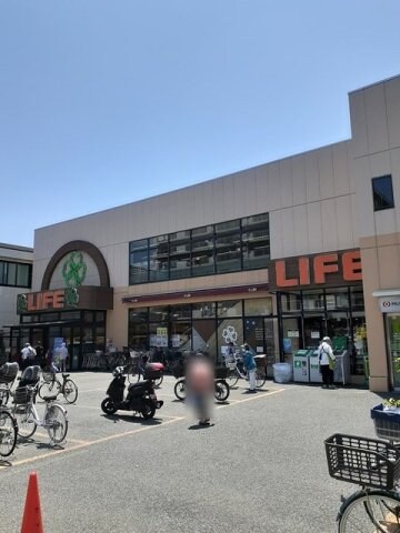 物件外観写真3　(ライフまで290m)