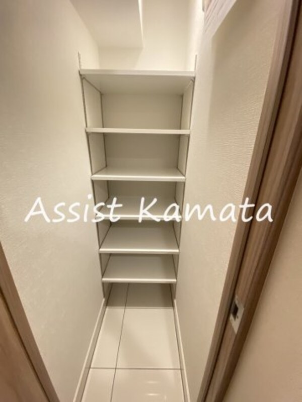 玄関(写真は同タイプの別号室です)