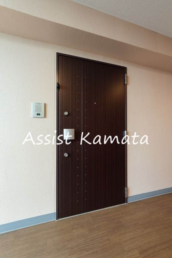 玄関(写真は同タイプの別号室です)