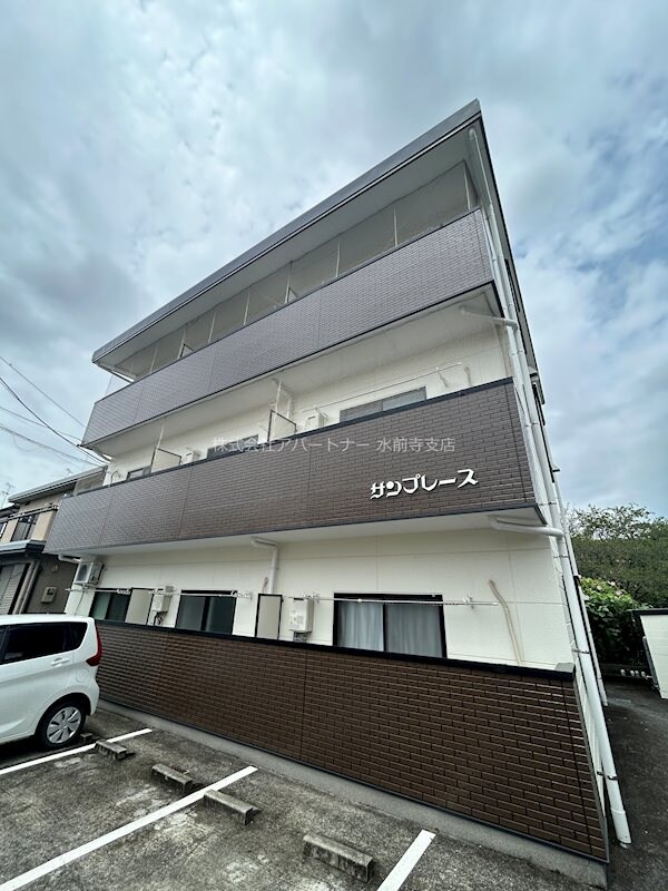 物件外観写真2　(敷地内駐車場もあります！)