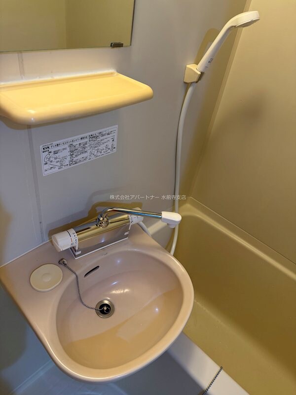 物件内観写真4　(サーモ水栓で温度調整がしやすいです！)