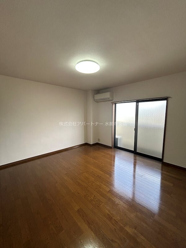 物件内観写真8　(家具や家電を置いても充分なスペースがあります！)