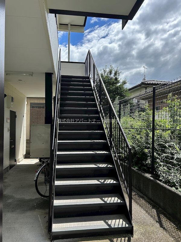 物件内観写真30　(手すり付きの階段です！)
